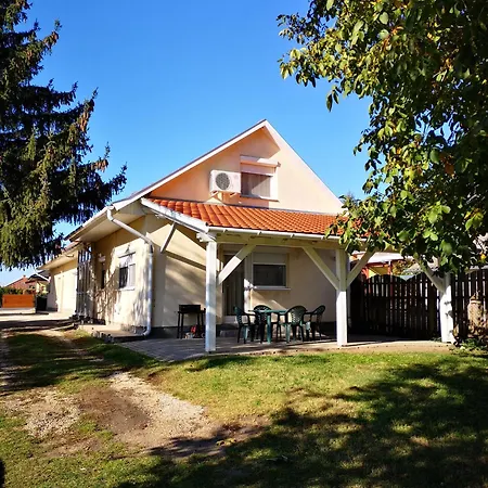 Kiss Apartman Balatonboglár Buitenkant foto